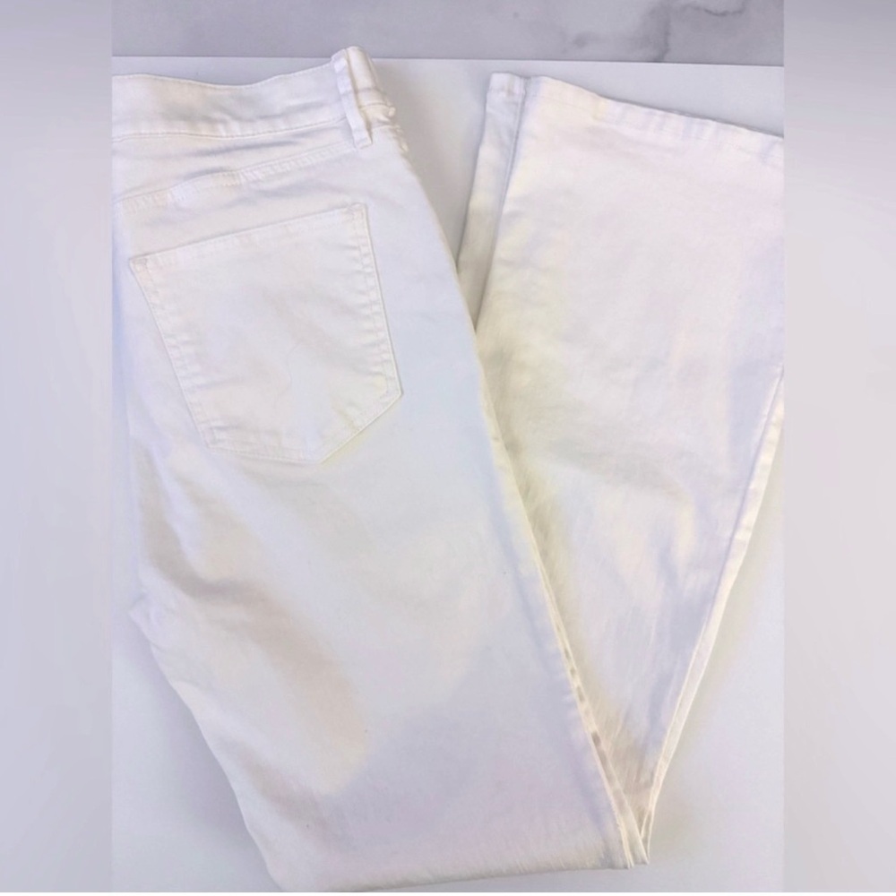 🔥HOT DEAL🔥Ann Taylor “Slim Boot” White Jeans